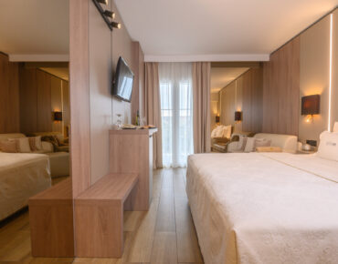 Camere doppie standard e comfort con balcone dell’albergo Malin